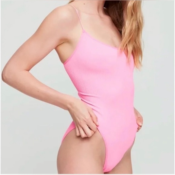 Aritzia Sunday Best Bubblegum Pink Cassandra Bodysuit M/L Ribbed - Picture 1 of 6